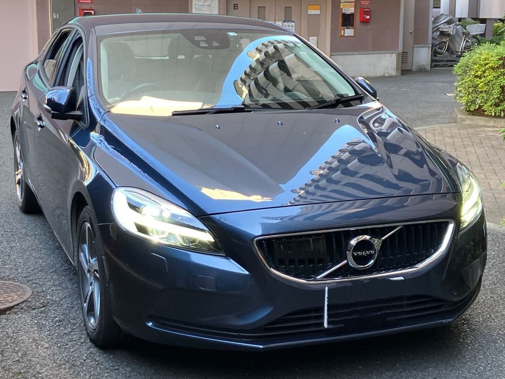 2018 ボルボ　Ｖ４０　ＳＷＴ３　モメンタム
